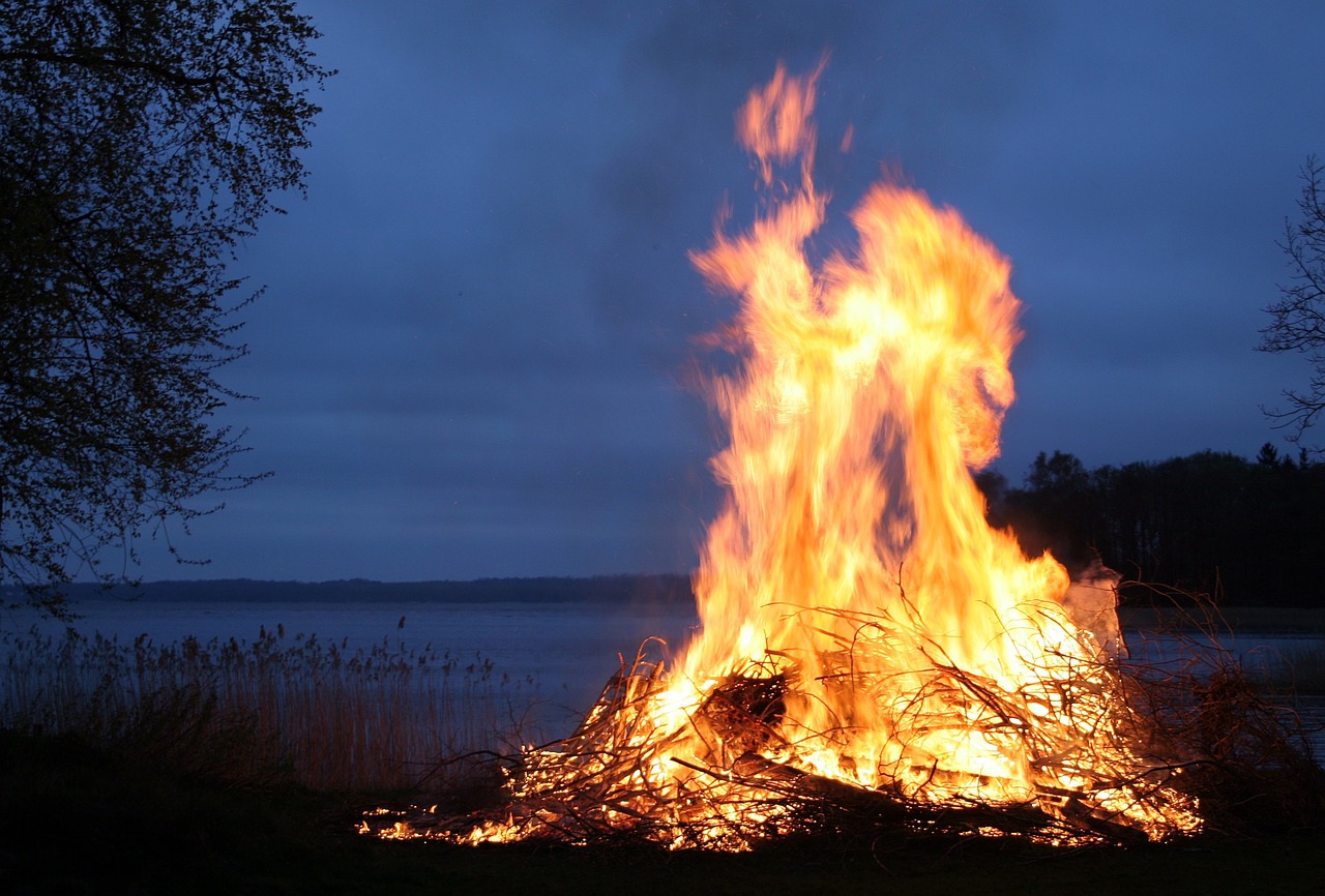 fire, bonfire, night-123784.jpg